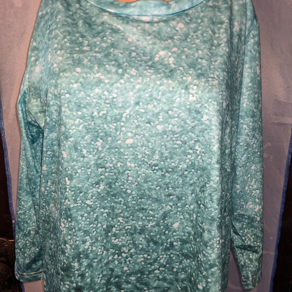 NWOT Turquoise top Large polyester/spandex (bought before dieting)